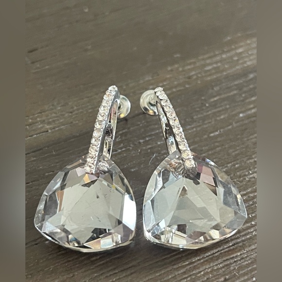 Excellent condition earrings; worn twice. - Picture 2 of 2